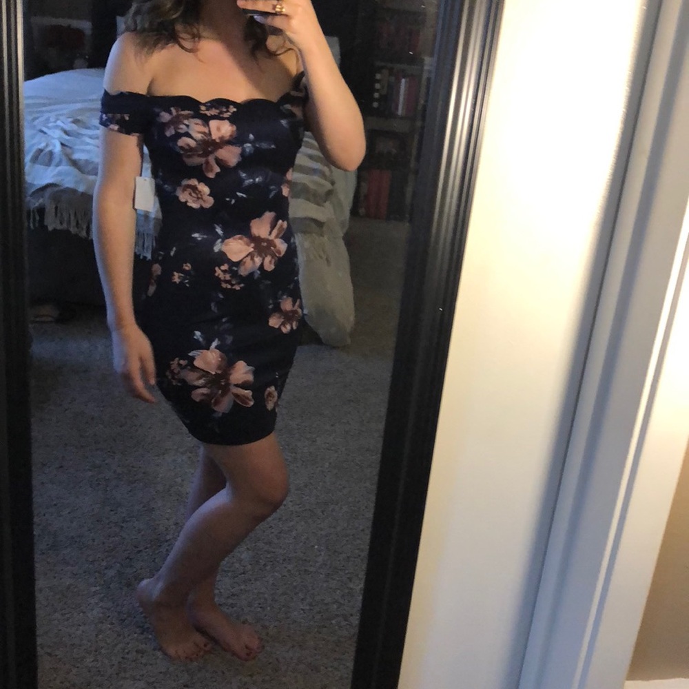 NWT strapless scallop dress